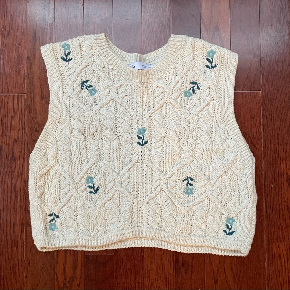 Zara flower sweater vest crop top (women’s)